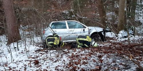 Feuerwehreinsatz am Hochberg – Fahrer mit Schutzengel nur leicht verletzt