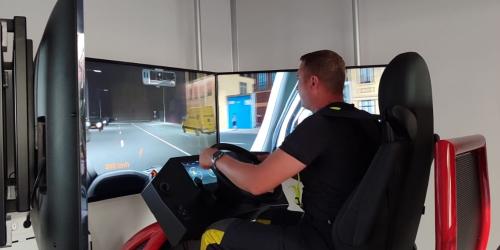 Der hochmoderne Simulator dient dem Fahrsicherheitstraining bei "Einsatzfahrten" trainiert werden.