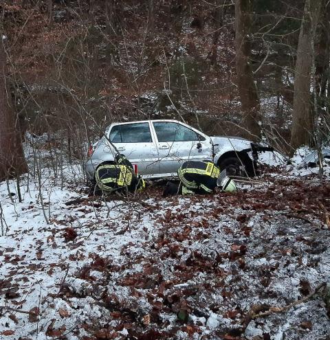 Feuerwehreinsatz am Hochberg – Fahrer mit Schutzengel nur leicht verletzt