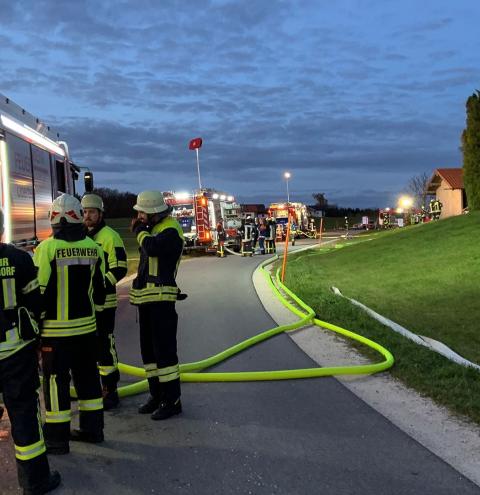 Gasaustritt: Feuerwehren meistern brenzlige Situation!