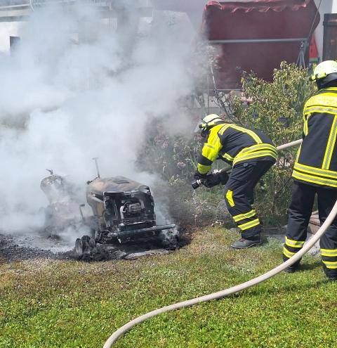 Mit einem C-Rohr wurde das Feuer gelöscht